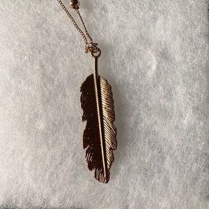 Long feather necklace